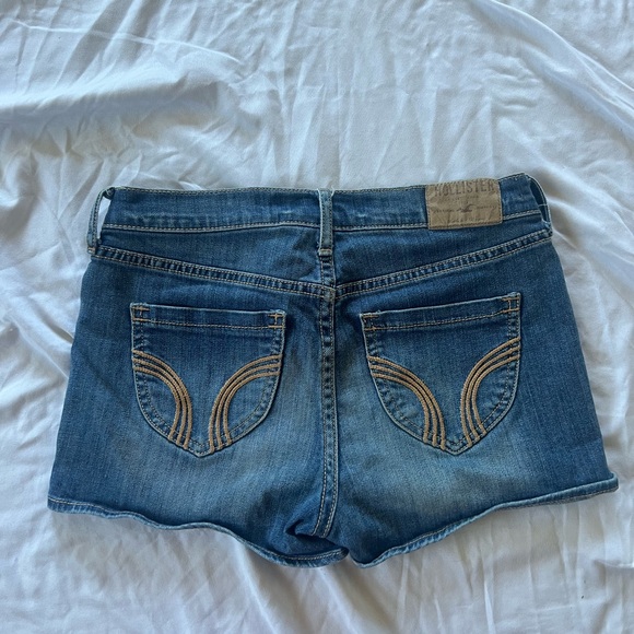 Hollister Women's Classic Blue Jean Shorts‎ - Picture 3 of 3